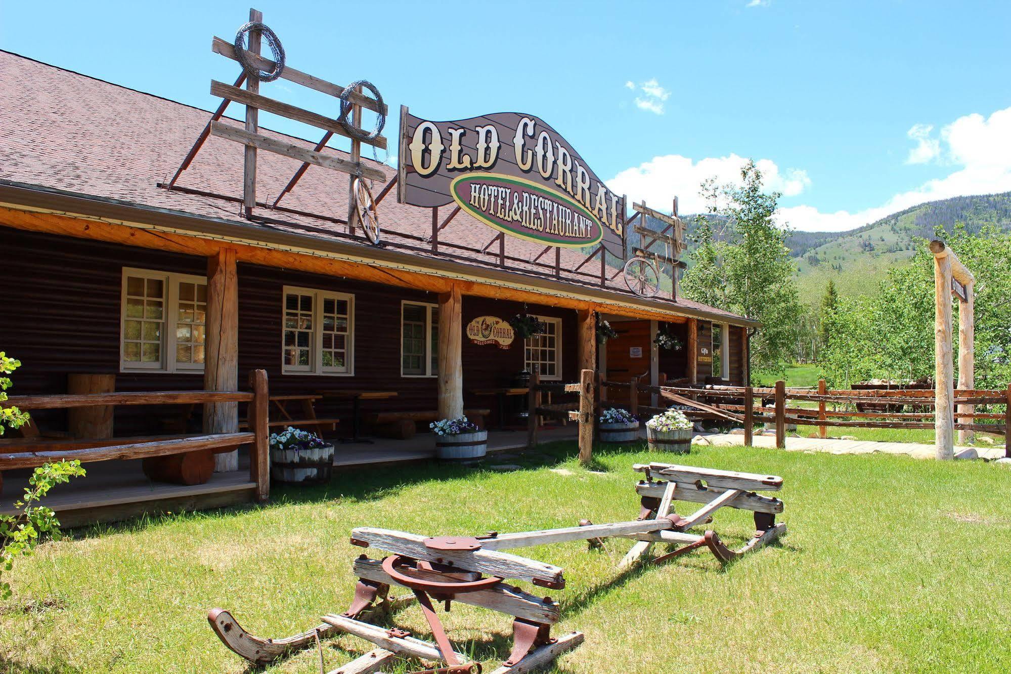 Old Corral Hotel Centennial Extérieur photo