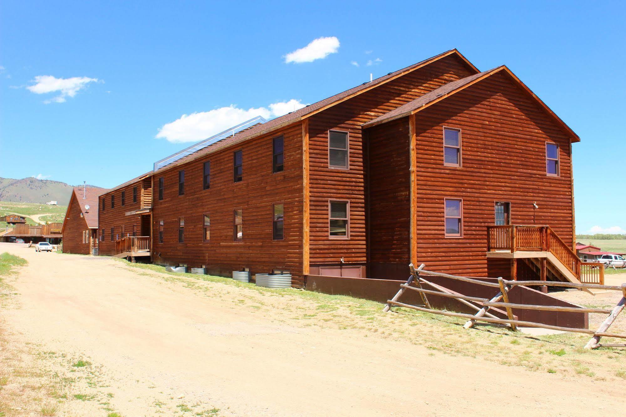 Old Corral Hotel Centennial Extérieur photo